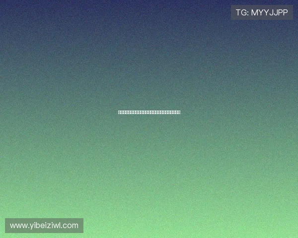 易烊千玺化身阳光网球少年展现运动活力与帅气魅力瞬间